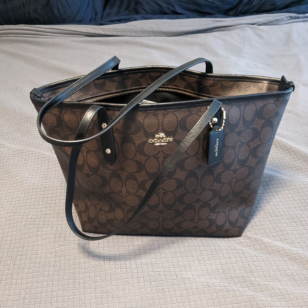 Coach signature tote